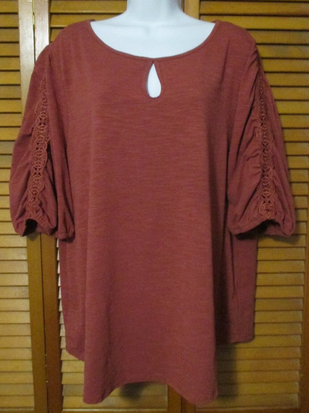 Cure. top very soft & stretchy, decorative sleeves, rust color size 1x/2x